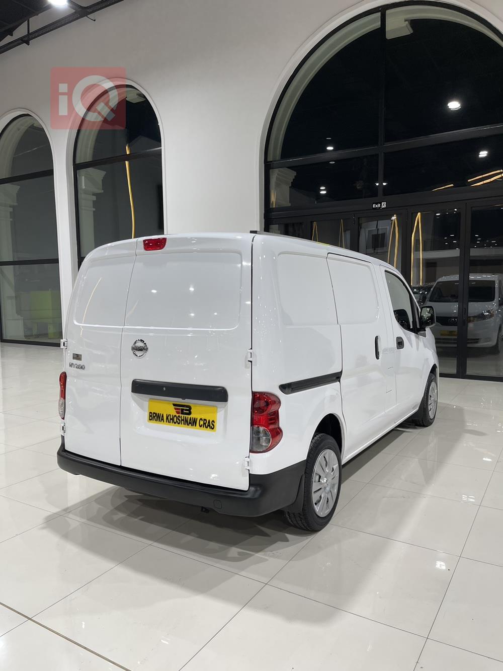 نیسان NV200